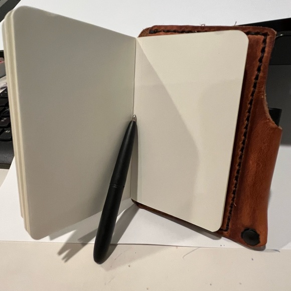 Beautiful hand stitched leather pocket sized note pad and/card holder with pen. - Picture 4 of 6